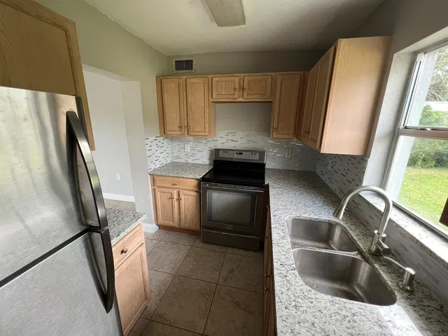 Residence photo 2