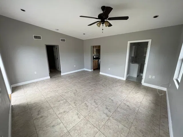 Residence photo 11