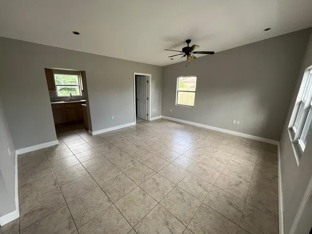 Residence photo 12