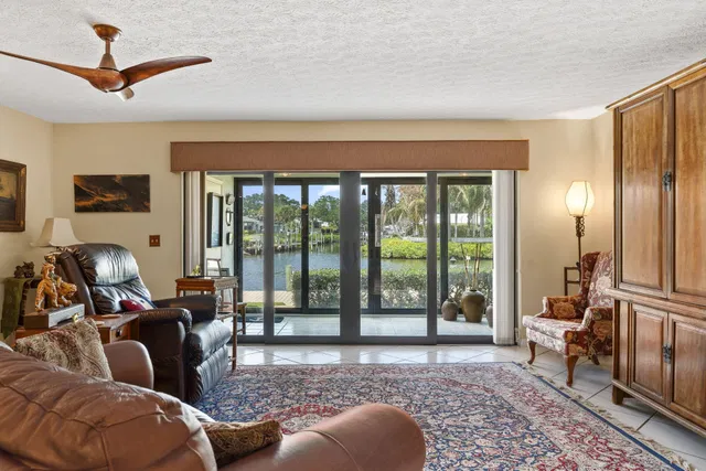 Residence photo 9