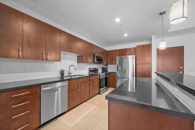 The Edge Unit 1619 photo 3