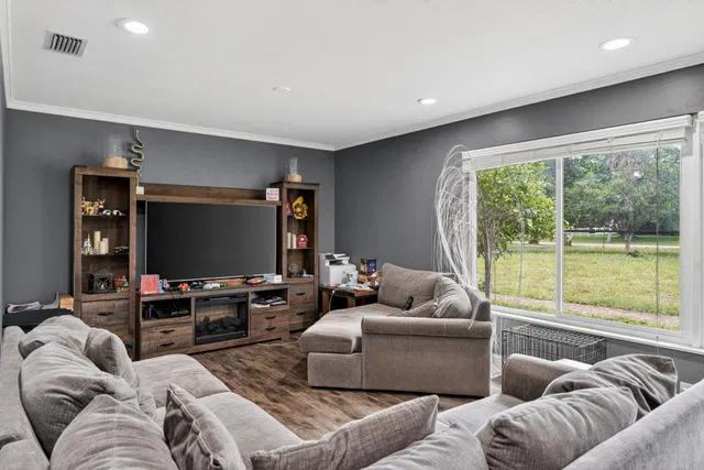 Residence photo 12