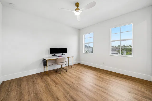 Residence photo 32