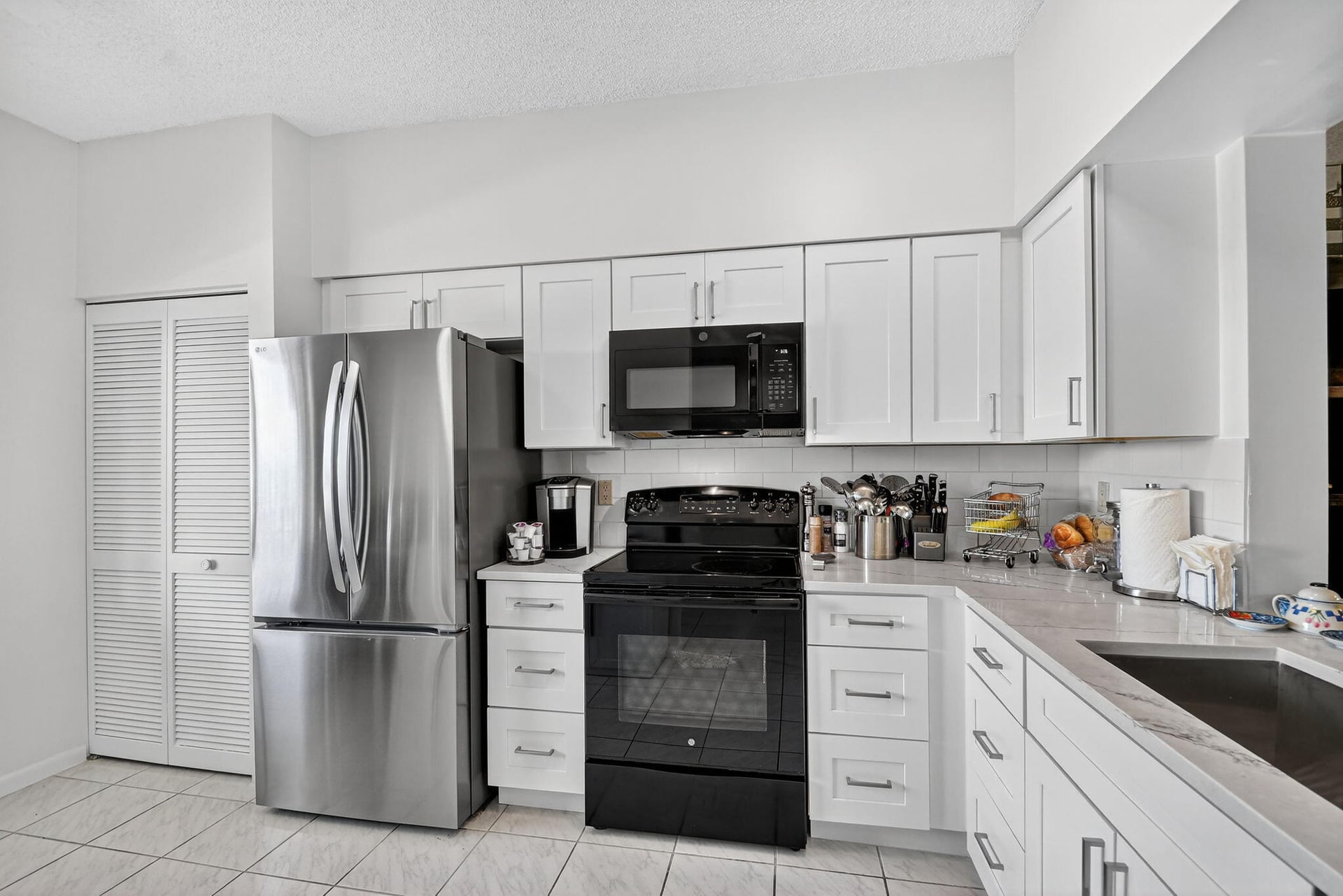 Unit 402 photo 8