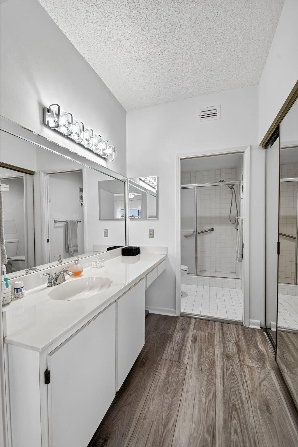 Unit 402 photo 25
