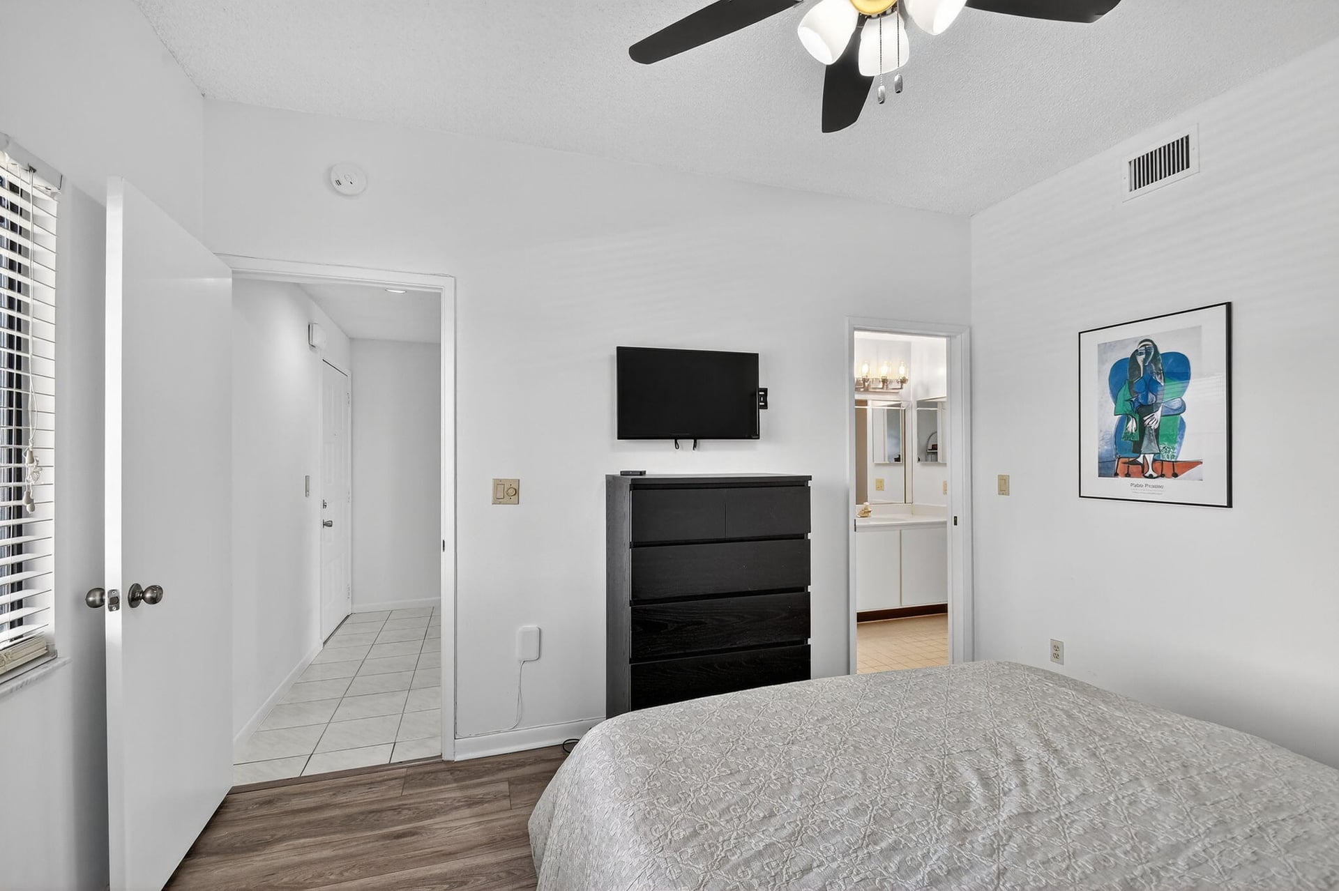 Unit 402 photo 29