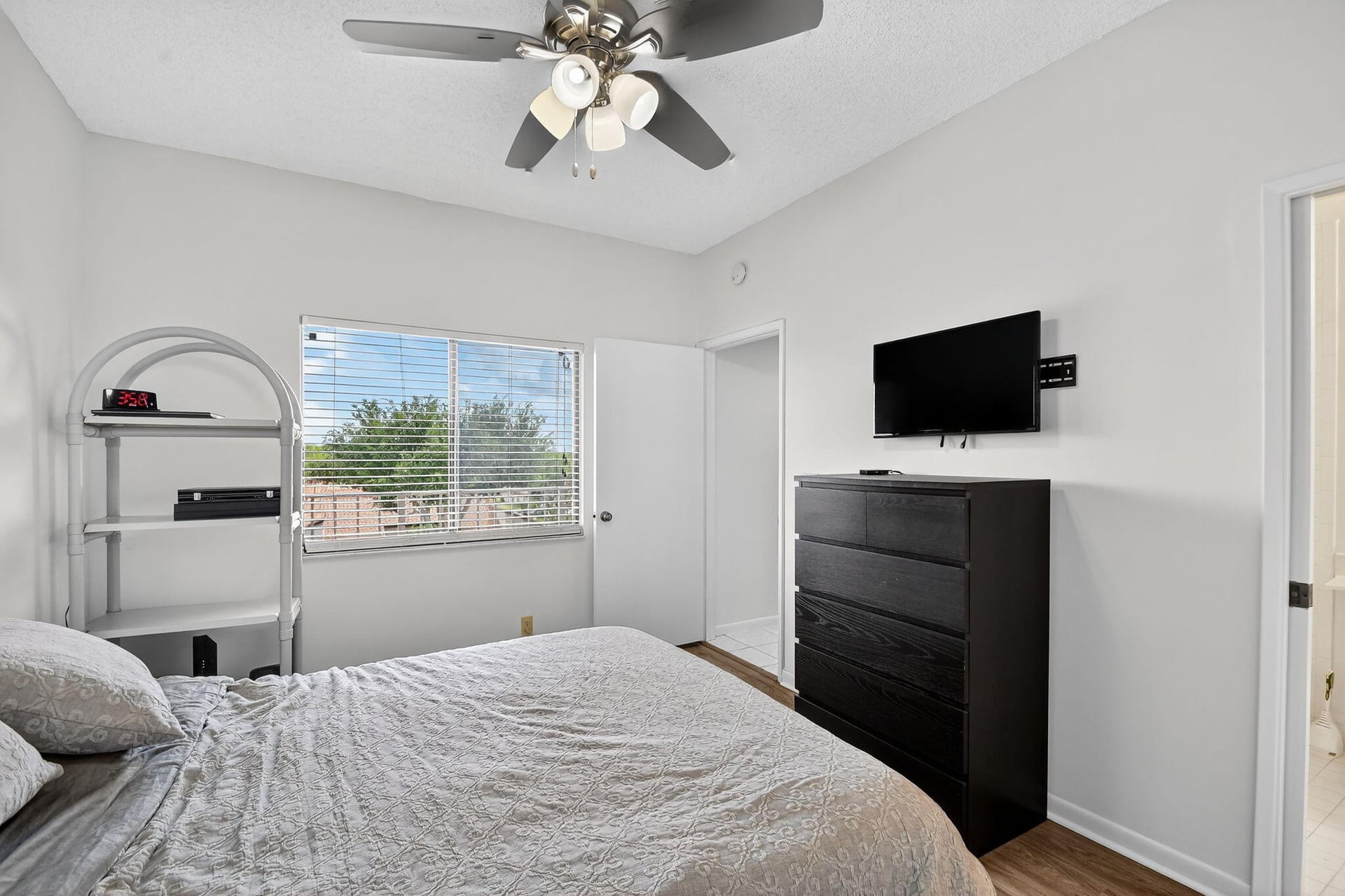 Unit 402 photo 30