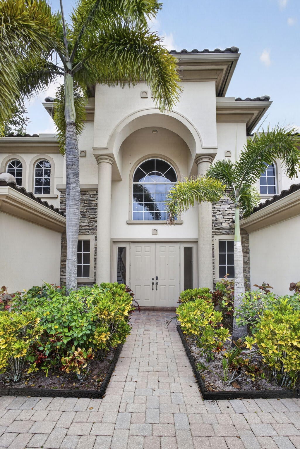 Residence photo 2