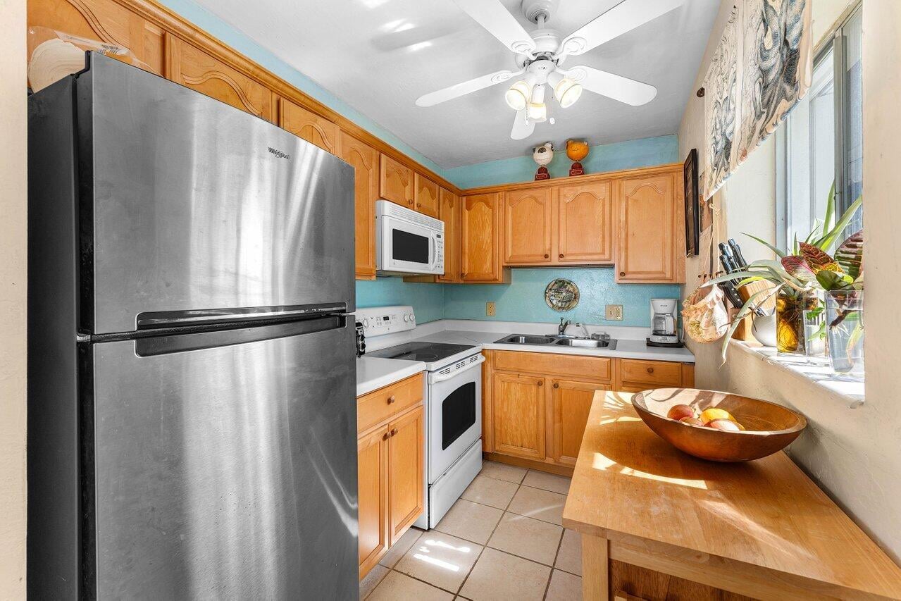 Unit 214 photo 9