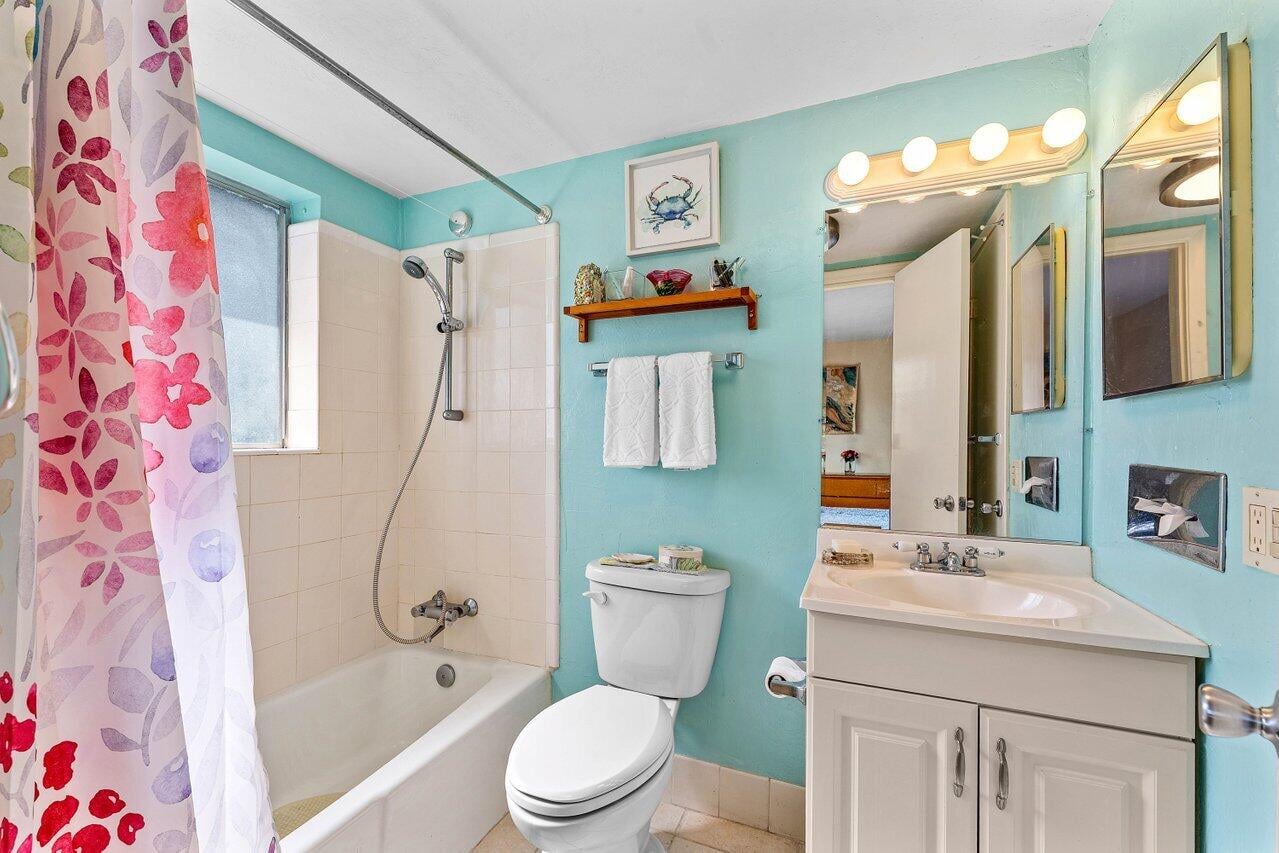Unit 214 photo 13