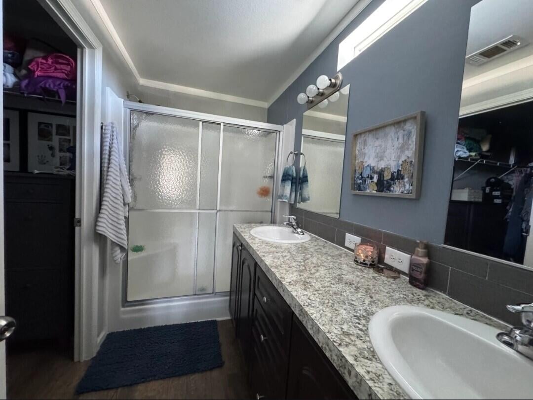 Unit 149 photo 9