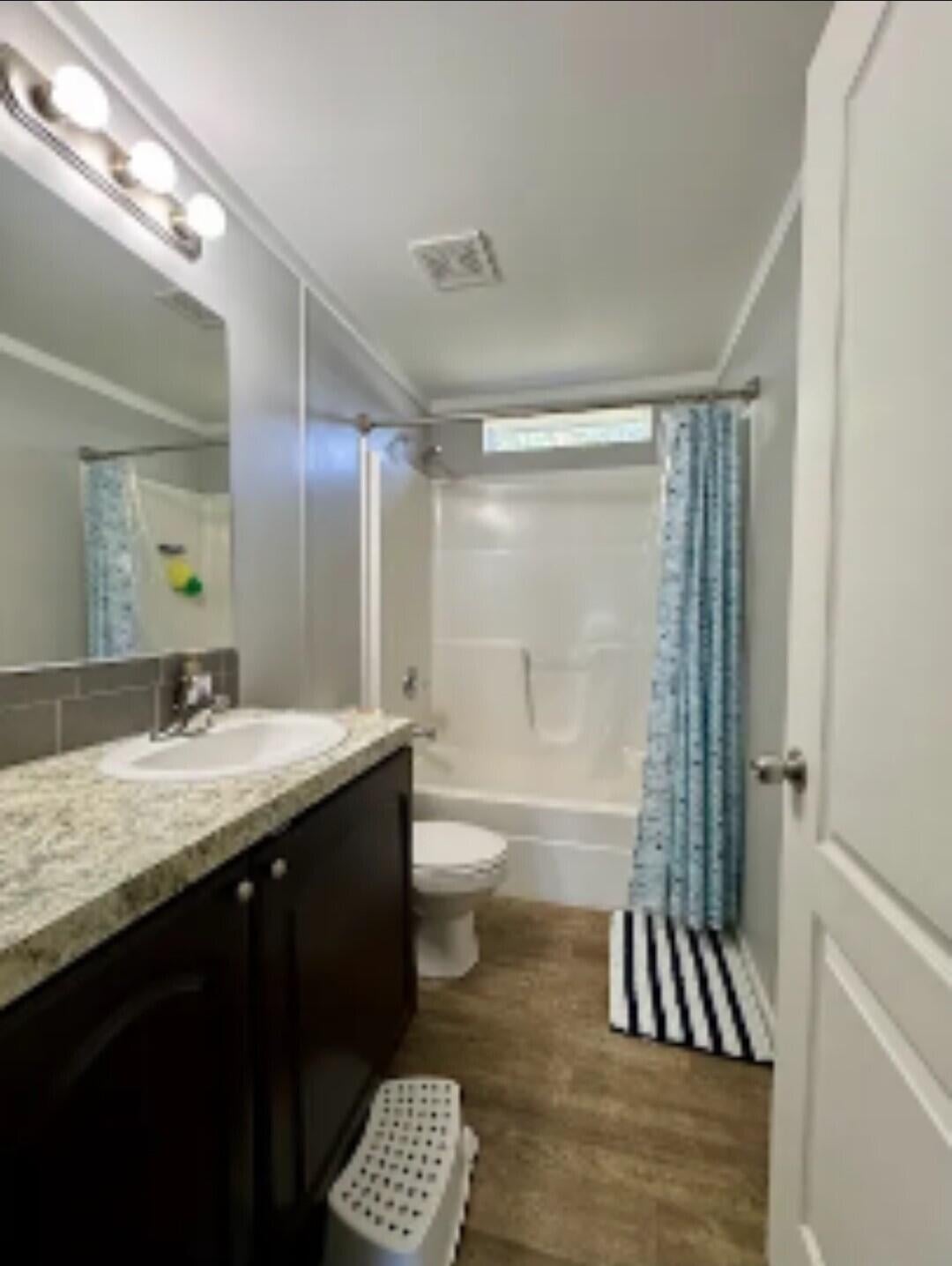 Unit 149 photo 11