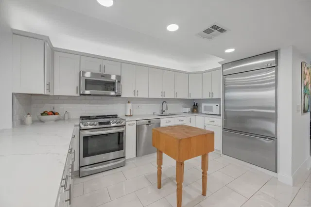 Unit 104 photo 17