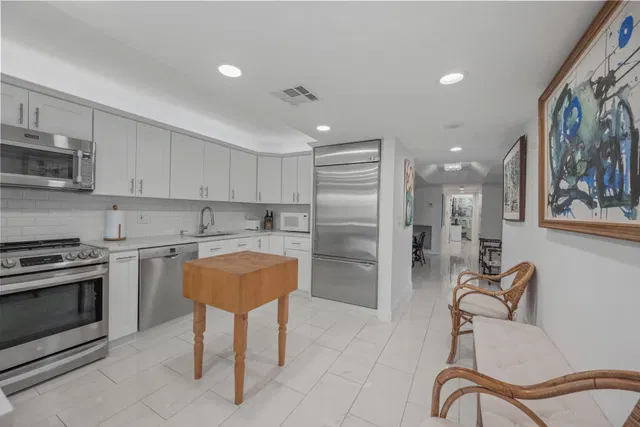 Unit 104 photo 18