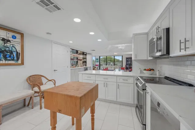 Unit 104 photo 19
