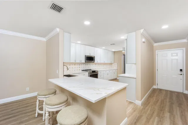 Unit 205 photo 11