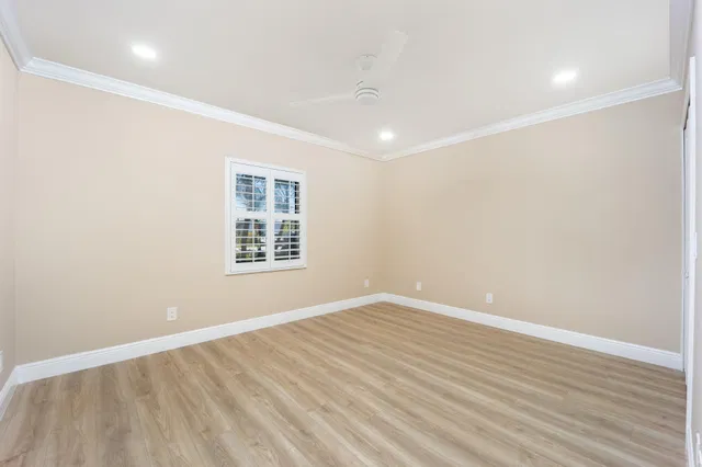 Unit 205 photo 22