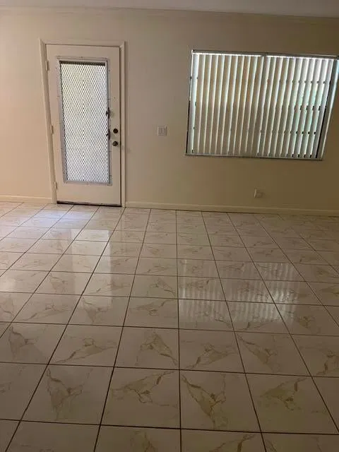 Unit 207 photo 3