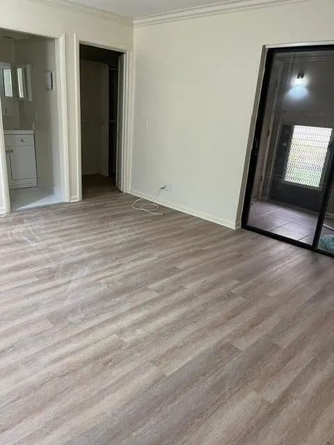 Unit 207 photo 5