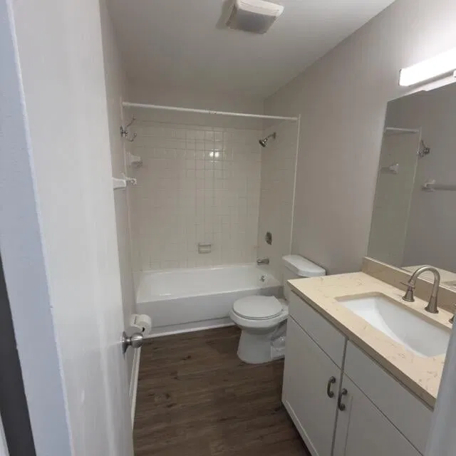 Unit Apt 10 - 102 photo 12