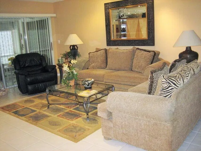 Unit 1401 photo 2