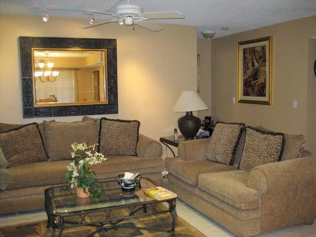 Unit 1401 photo 3