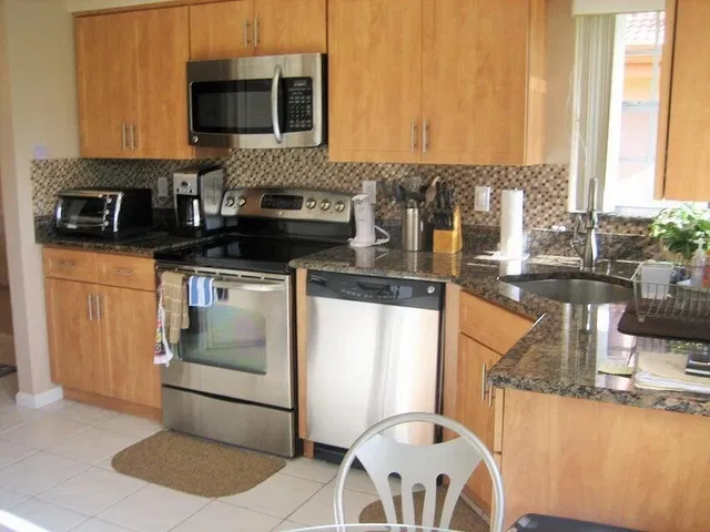 Unit 1401 photo 6