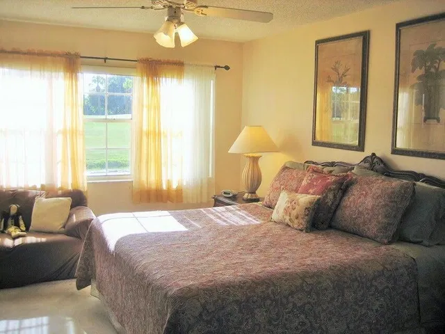 Unit 1401 photo 12