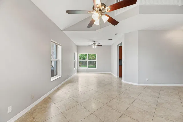 Residence photo 15