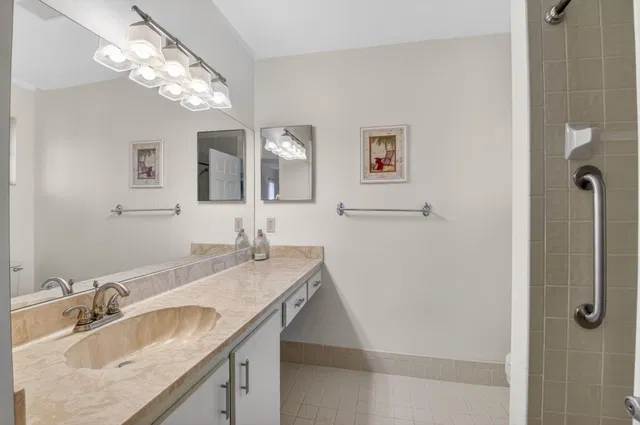 Unit A photo 26