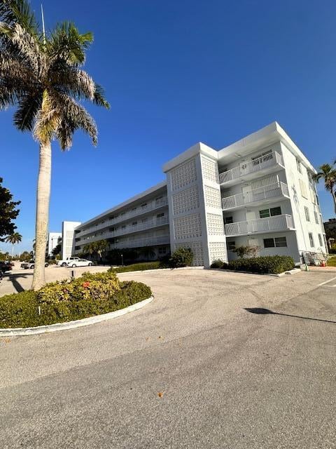 Unit 205 photo 18
