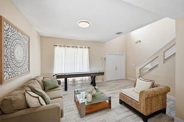 Residence photo 3