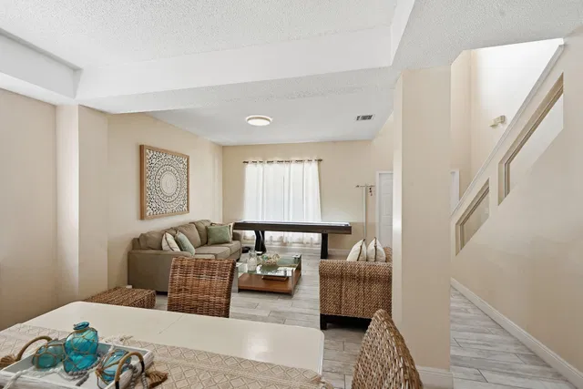 Residence photo 4
