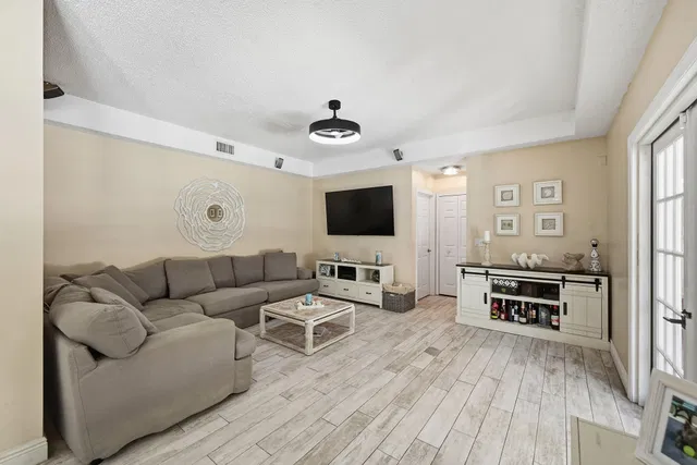 Residence photo 12