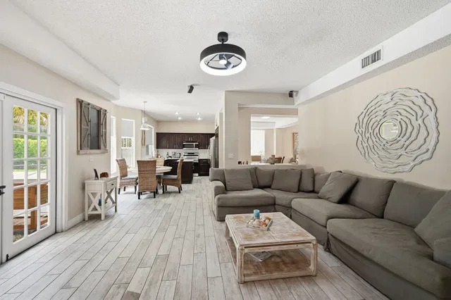 Residence photo 14