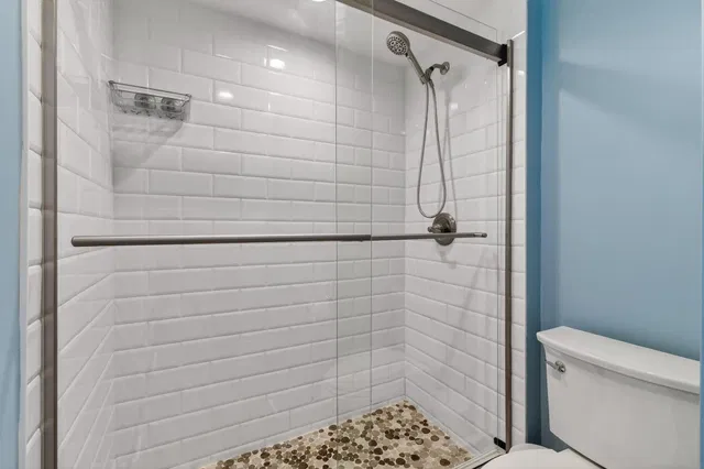 Unit E1 photo 15