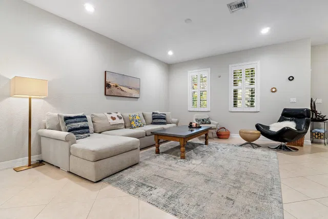 Canterbury Place Residence photo 11
