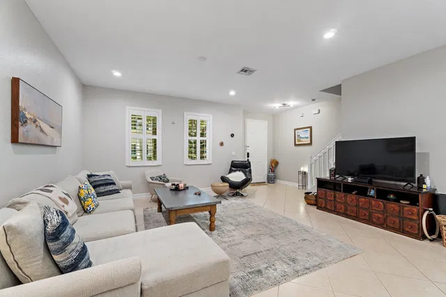 Canterbury Place Residence photo 12