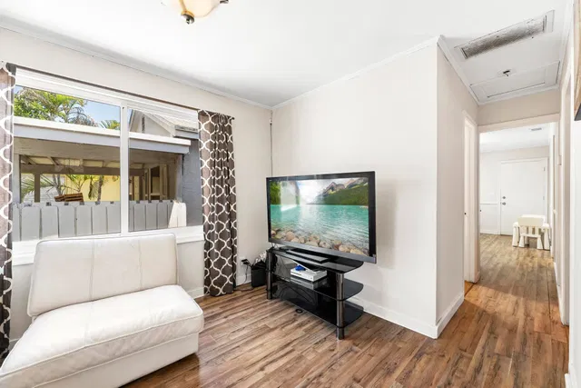  Residence photo 8