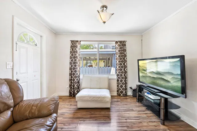  Residence photo 9