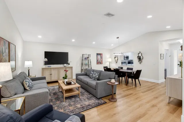Residence photo 2