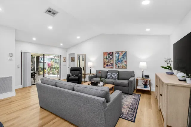 Residence photo 4