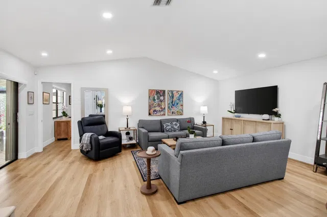 Residence photo 6