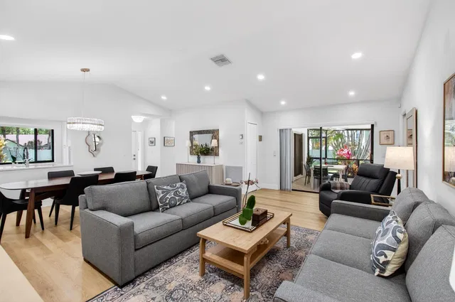 Residence photo 8