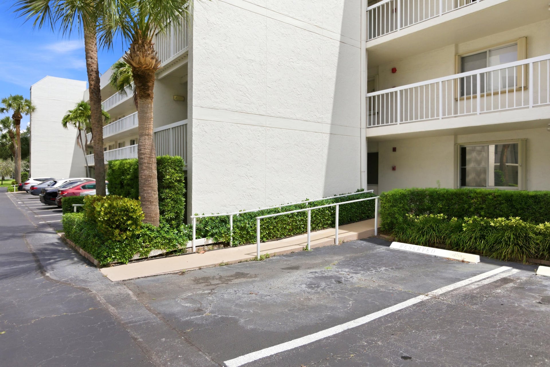 Unit 407 photo 3