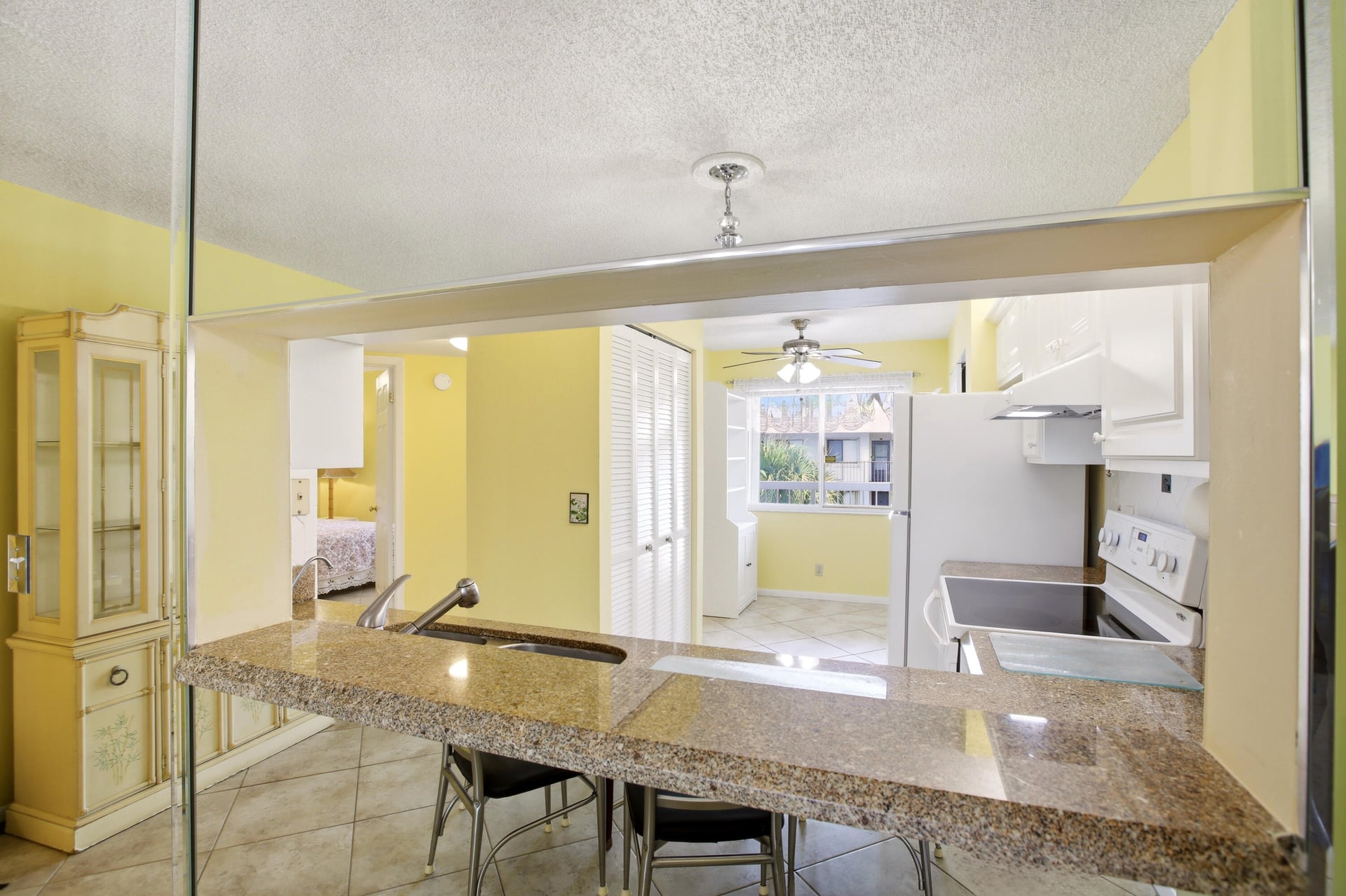 Unit 407 photo 13