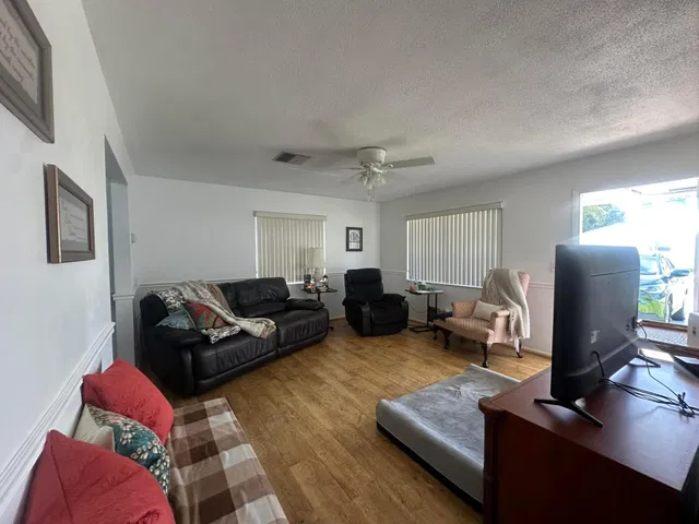 Residence photo 3