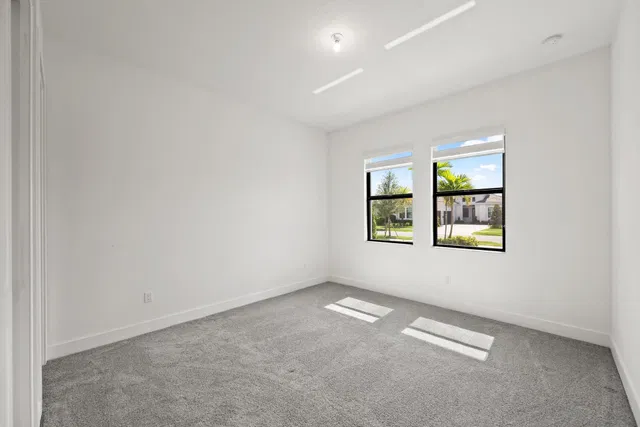 Residence photo 28