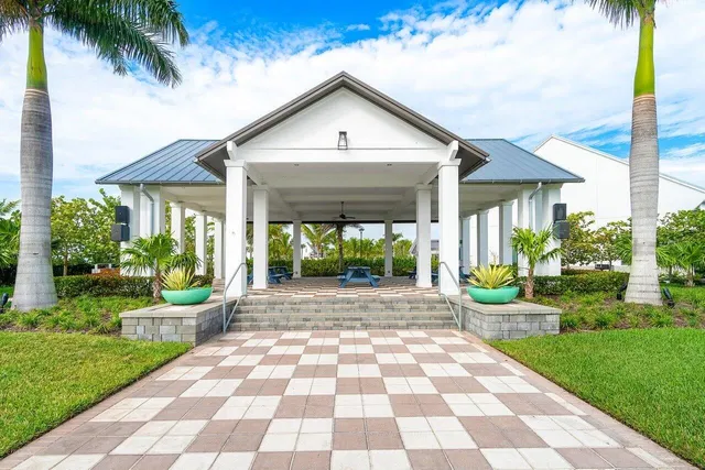 Residence photo 86