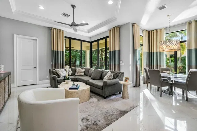 Residence photo 11
